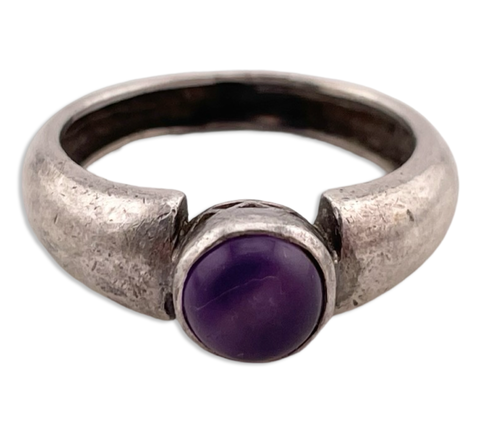 size 8.5 sterling silver amethyst ring ***AS IS***