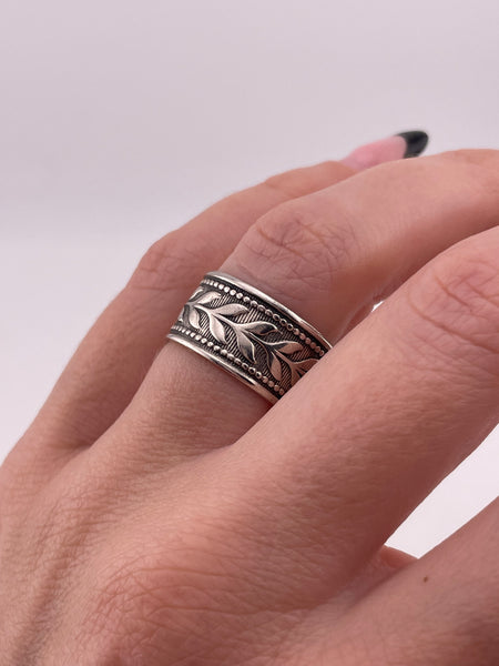 size 6.75 sterling silver Bernard Instone leaf band ring