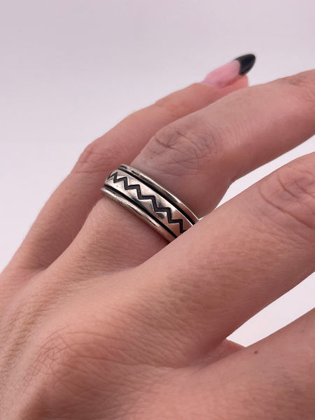size 6.5 sterling silver spinner zig zag band ring
