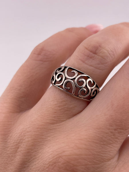 size 6.5 sterling silver swirl cut-out design ring