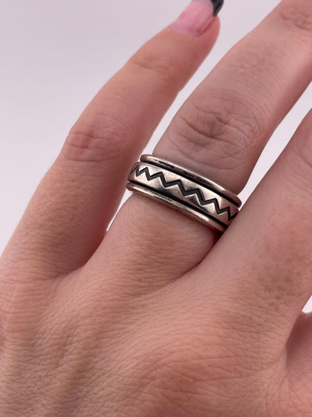 size 6.5 sterling silver spinner zig zag band ring