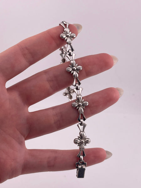 sterling silver W.E. Richards stoneless flower link bracelet