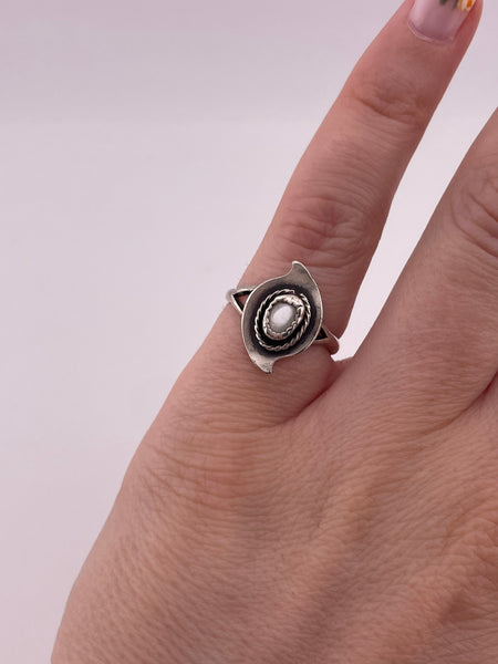 size 4.75 sterling silver mother of pearl ring
