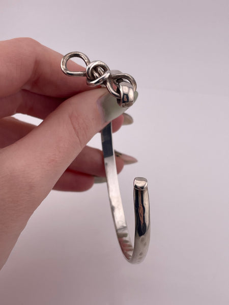 sterling silver 7 1/2" stoneless hammered knot bangle bracelet
