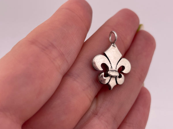sterling silver fleur-de-lis pendant