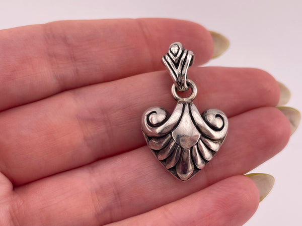 sterling silver stoneless swirl pendant