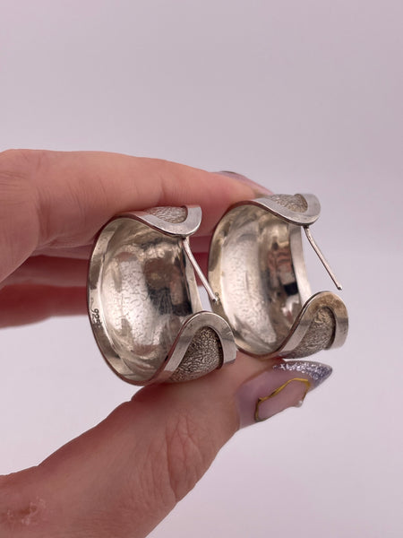 sterling silver 1-1/8" textured partial hoop post earrings