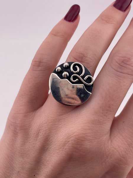 size 5.75 sterling silver stoneless round abstract ring