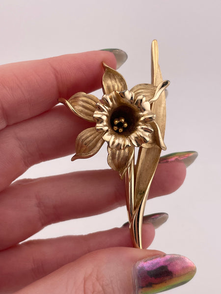 Crown Trifari daffodil flower vintage costume brooch