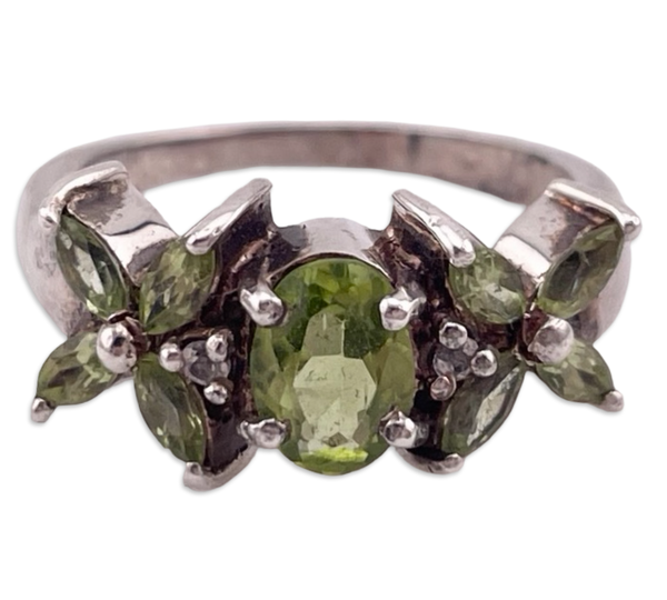size 7 sterling silver faceted peridot ring