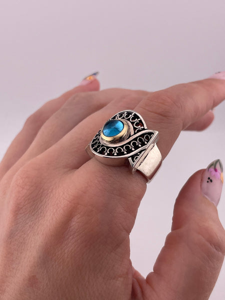 size 8.5 sterling silver & 14k blue glass ring