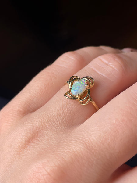 size 7 14k yellow gold opal ring