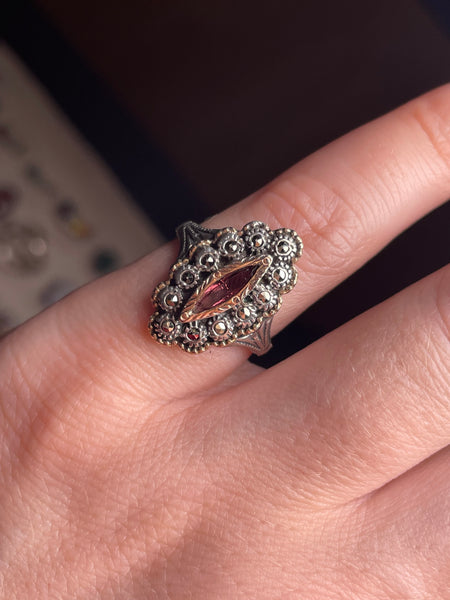 size 5 sterling silver & gold plated faceted glass & marcasite ring