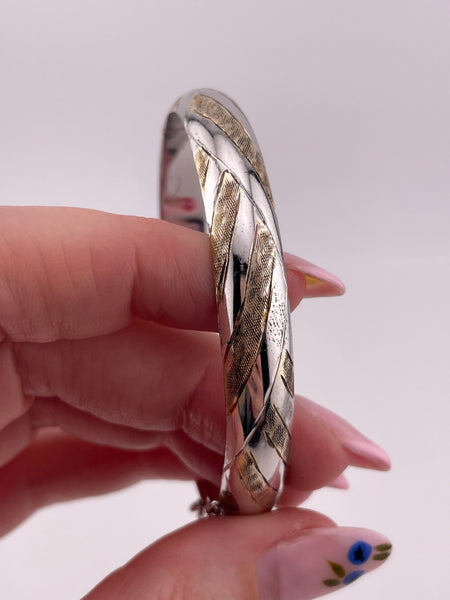 sterling silver 7-5/16" gold wash etched hinge bangle bracelet
