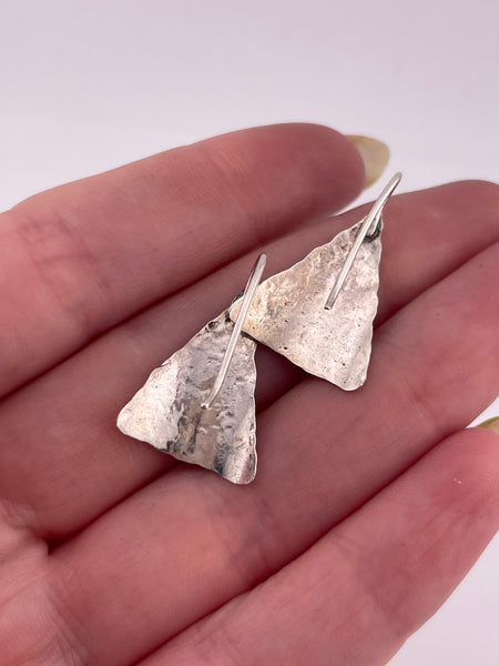 sterling silver stoneless hammered triangle dangle earrings