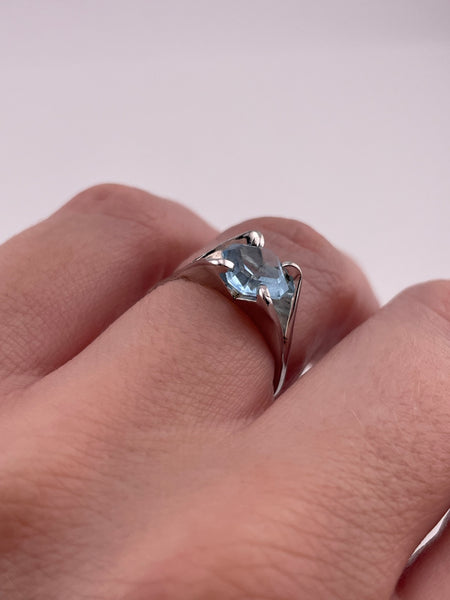 size 6 sterling silver rhodium plated faceted blue plastic ring