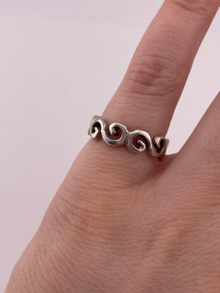 size 6 sterling silver s-shape swirl ring