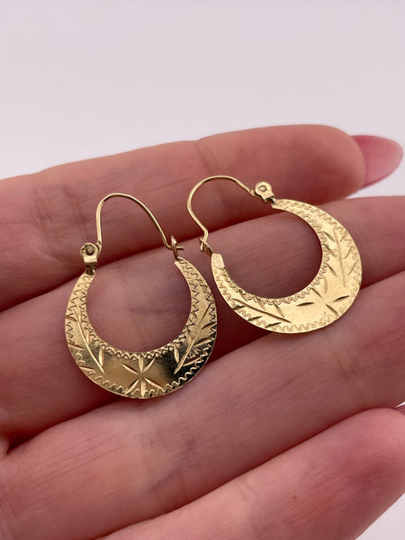 14k yellow gold 3/4" diamond cut flat hoop earrings