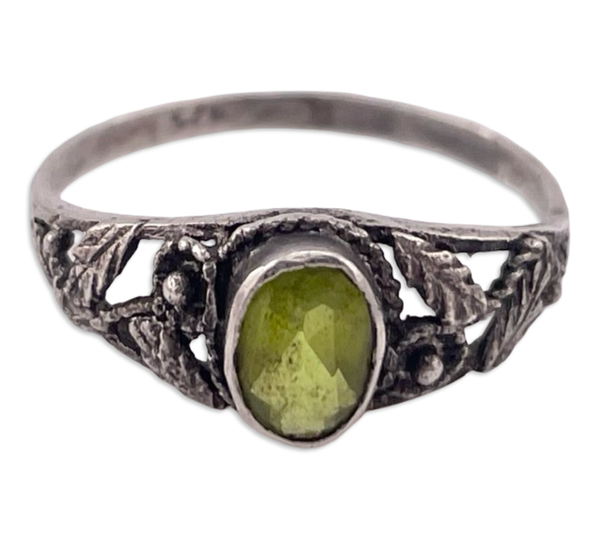 size 7.75 sterling silver faceted green glass ring
