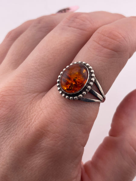 size 8.75 sterling silver oval amber dot border ring