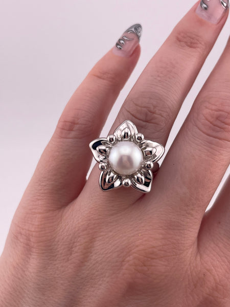 size 6.25 sterling silver rhodium plated faux pearl flower ring