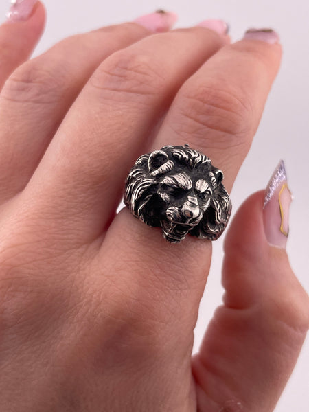 size 7.75 800 silver lions head ring
