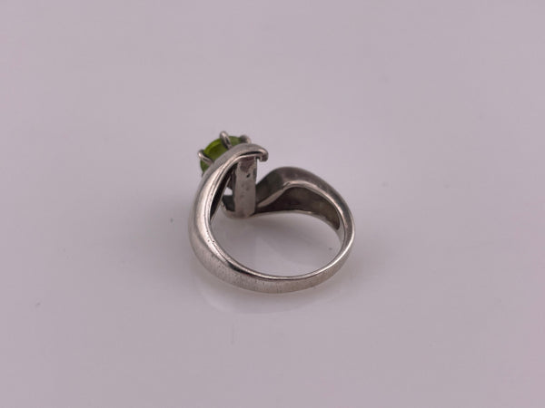 size 6 sterling silver faceted peridot ring