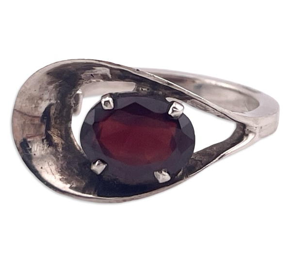 size 7.5 sterling silver faceted garnet open band ring