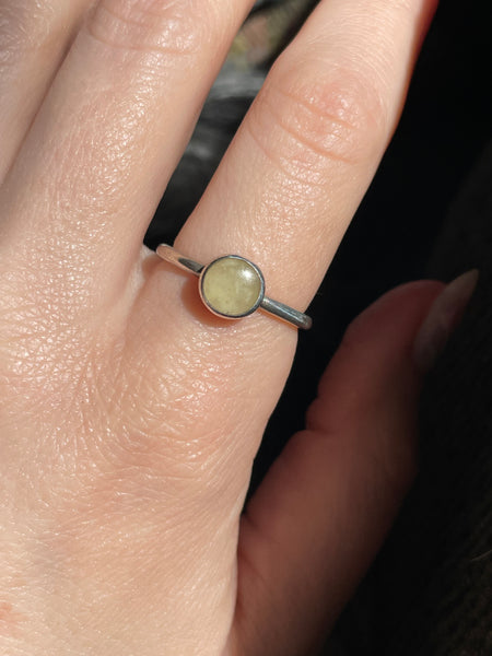 size 8 sterling silver glass ring
