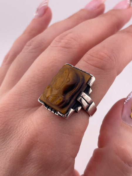 size 9 sterling silver tigers eye two knights cameo ring