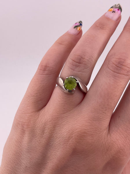 size 6 sterling silver faceted peridot ring