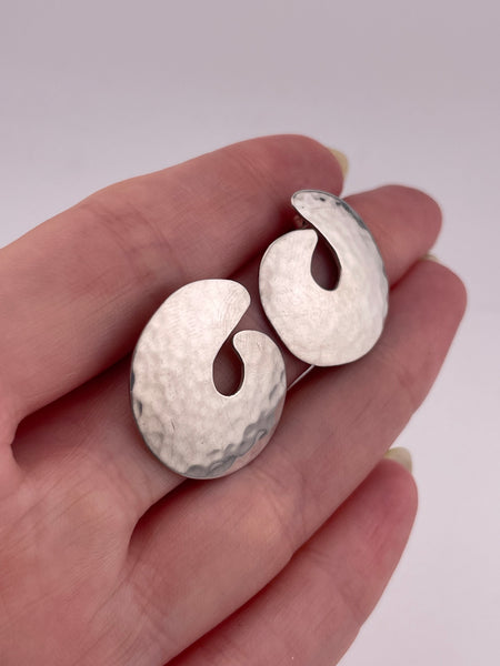 sterling silver stoneless hammered post earrings