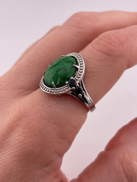 size 9.25 sterling silver rhodium plated green gemstone ring