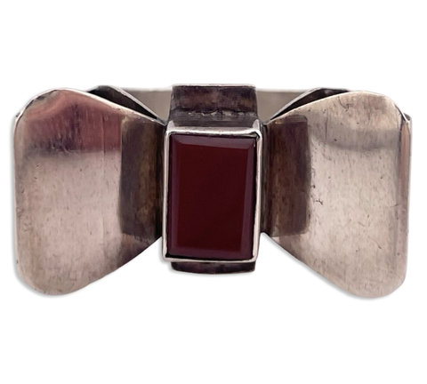 size 7.75 sterling silver red agate bow ring