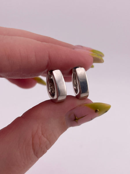 sterling silver Zina stoneless small round hinge hoop earrings