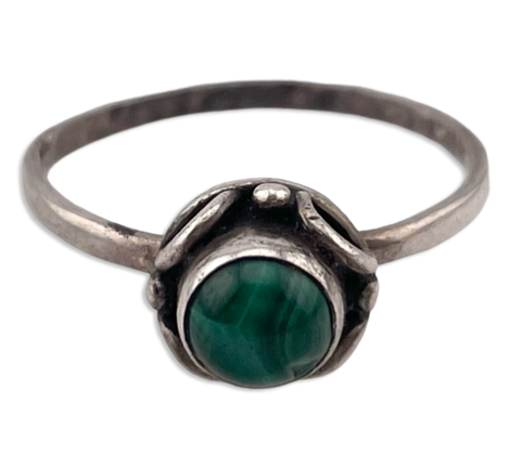 size 7.5 sterling silver malachite ring