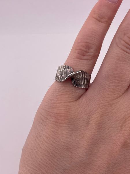 size 6 sterling silver etched twist ring