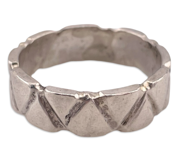 size 13.5 sterling silver stoneless textured triangle line design band ring