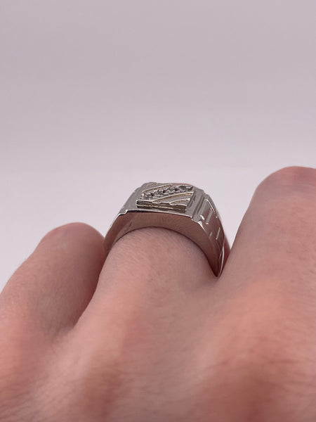 size 7.5 sterling silver rhodium plated rhinestone ring