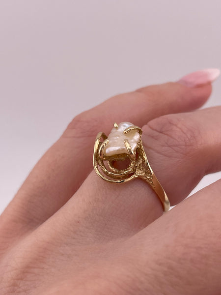 size 6.5 14k yellow gold baroque pearl ring