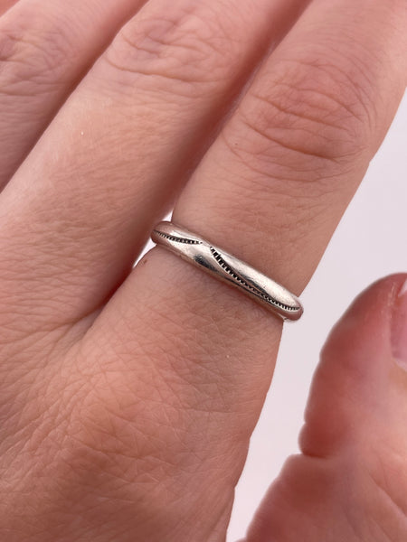 size 7.5 sterling silver stamped band ring