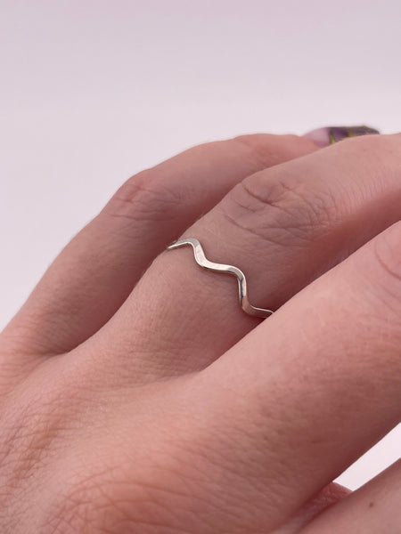 size 7.75 sterling silver squiggle band ring