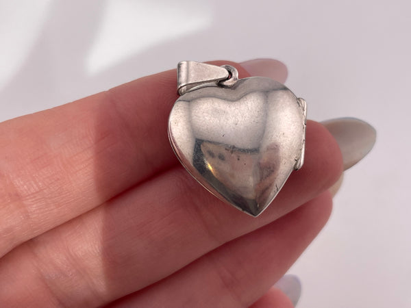 sterling silver 'Mom' flower heart locket pendant