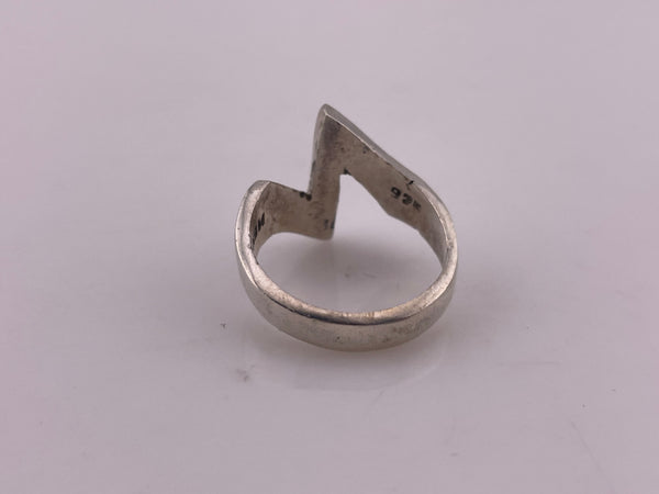 size 7.75 sterling silver stoneless zig zag ring