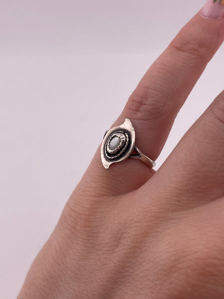 size 4.75 sterling silver mother of pearl ring