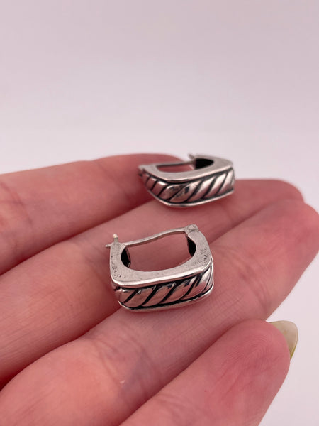 sterling silver stoneless small textured square hoop earrings