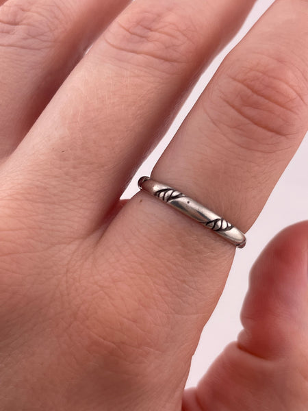 size 8 sterling silver rope design band ring