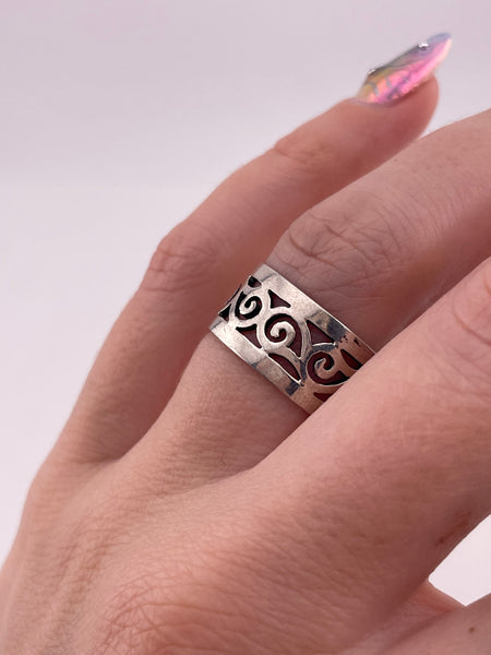 size 7 sterling silver cut-out design band ring