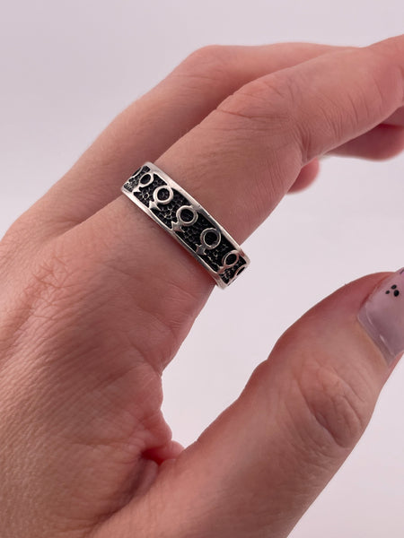 size 11.75 sterling silver Venus symbol band ring