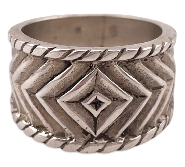size 4.5 sterling silver stoneless chevron wide band ring
